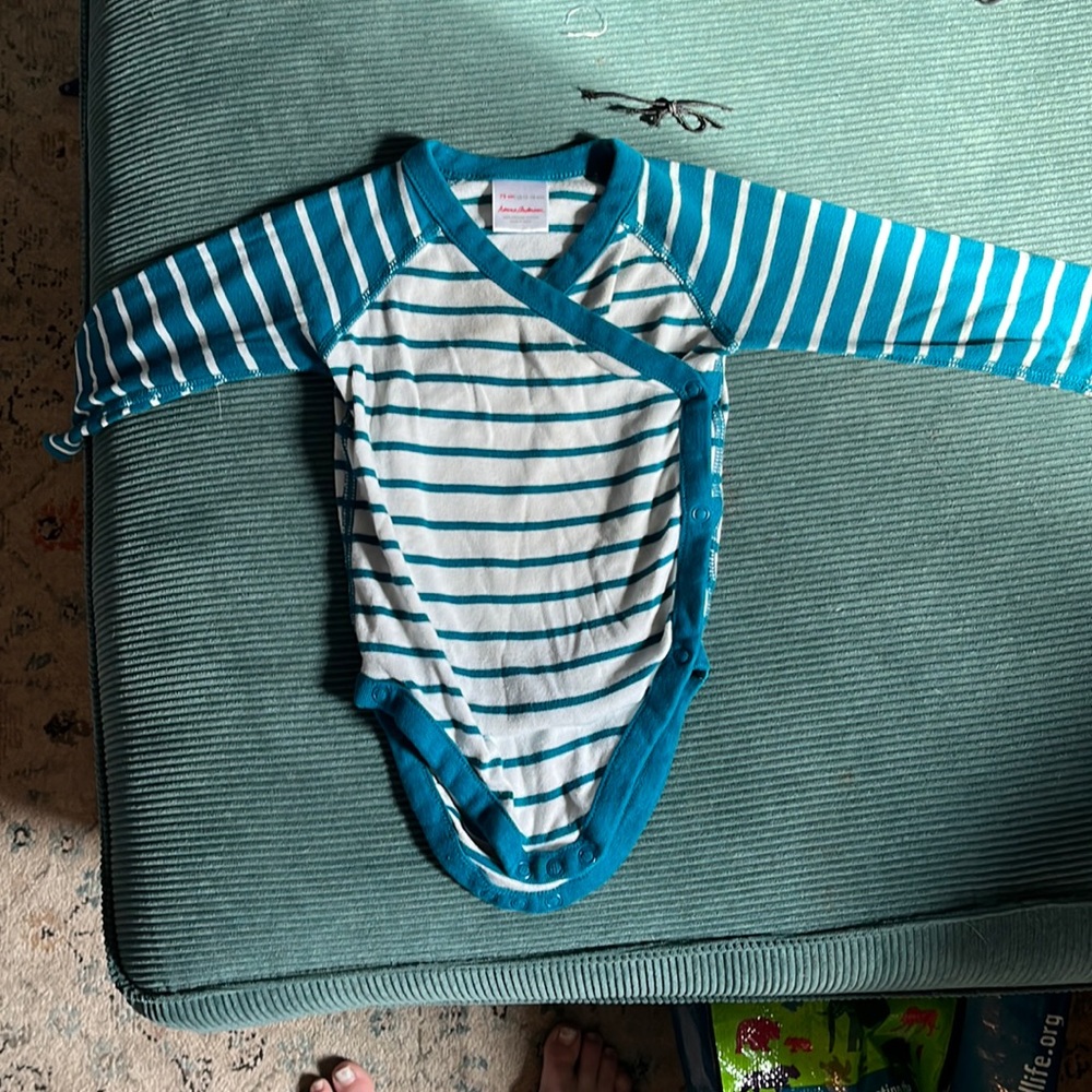 Hanna onesie size 12-18 months